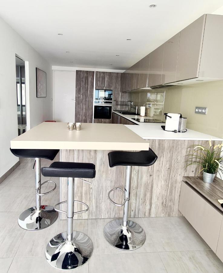 Magnifique Appartement Vue Mer - Grande Terrasse Et Piscine Bandol Luaran gambar